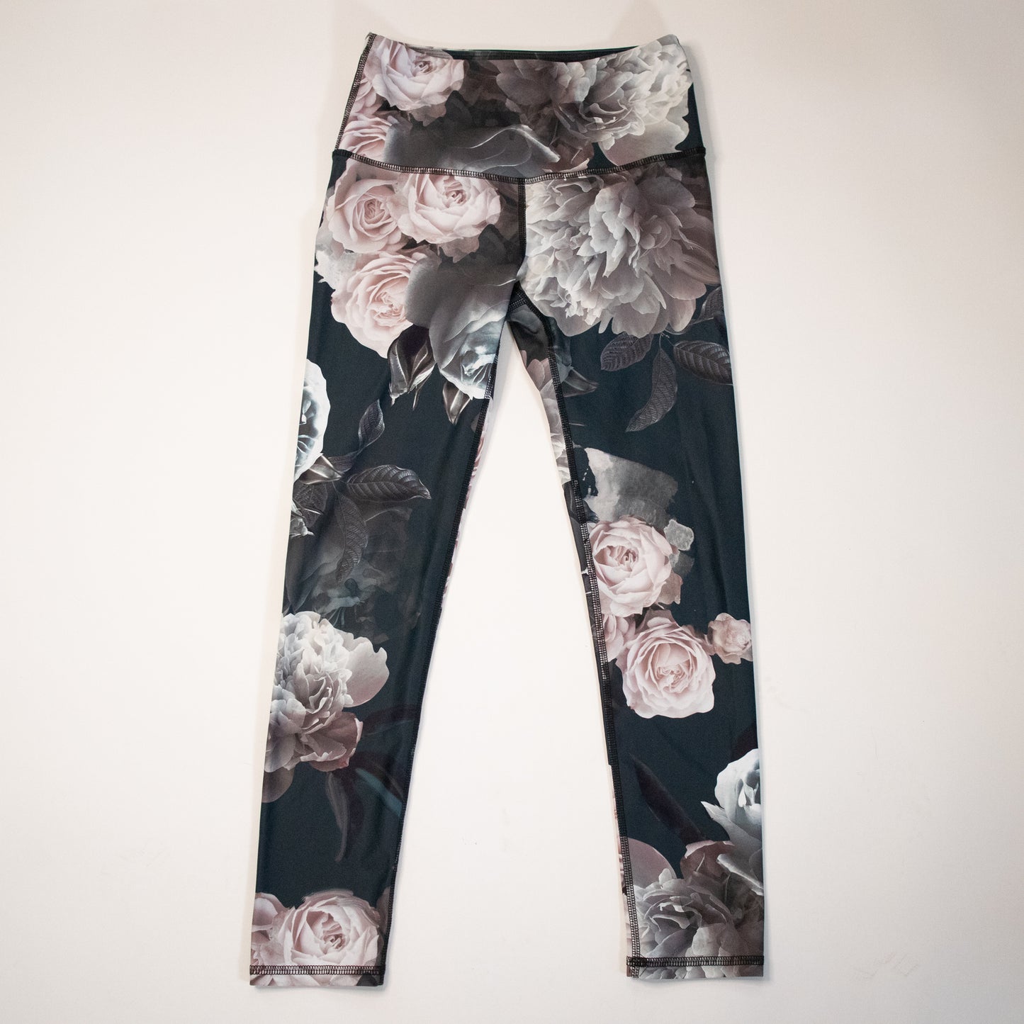 Preowned Roller Skate Leggings Size Small