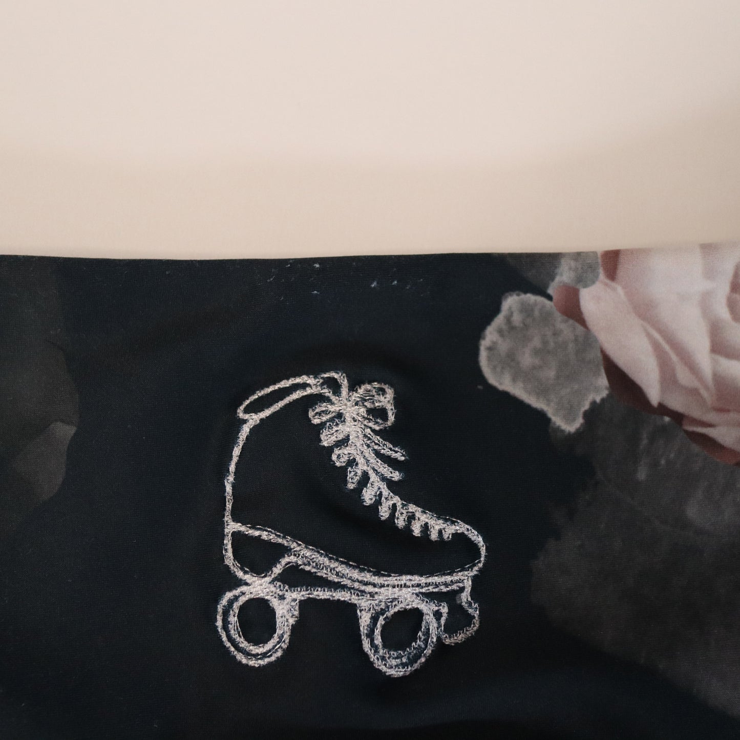 Preowned Roller Skate Leggings Size Small