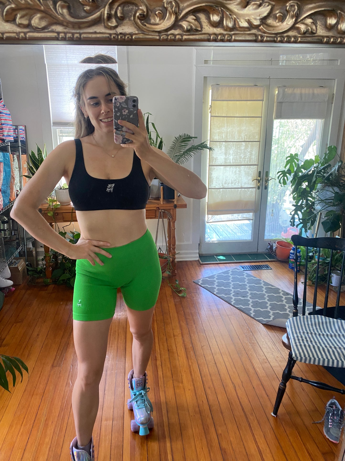 Size Medium NEW Kelly Green Embroidered Roller Skate Shorts