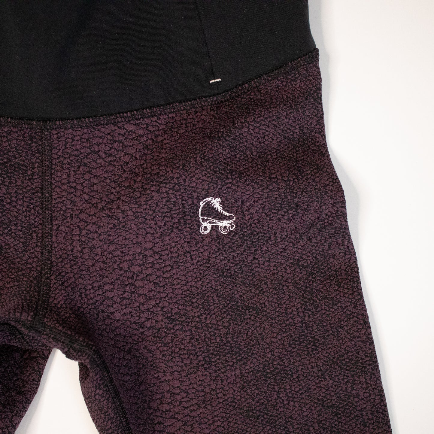 Preowned Roller Skate Leggings Size Small