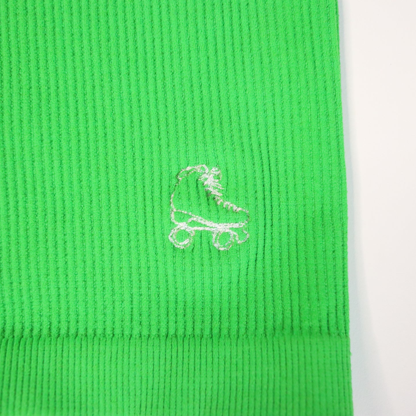 Size Medium NEW Kelly Green Embroidered Roller Skate Shorts